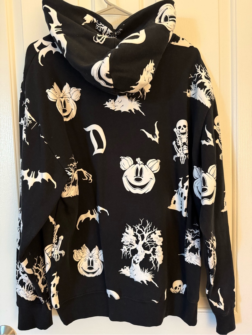 Black Glow in the Dark Disneyland Sweatshirt - Size M - Picture 2 of 3